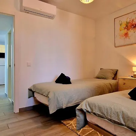 Appartement Palmeras - Seafront For 6 With Glazed Terrace And Marina Views